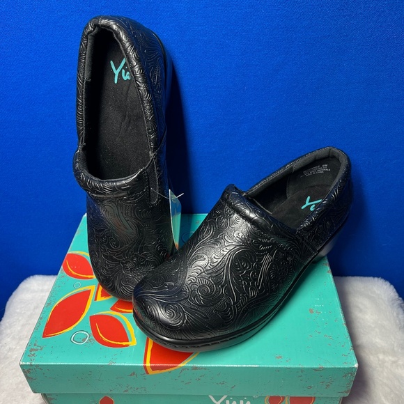 NIB/NWT🤩 |•YŮŮ•| Light & Flexible Bethanee Comfort Clogs Size 9 Wide - Picture 1 of 16